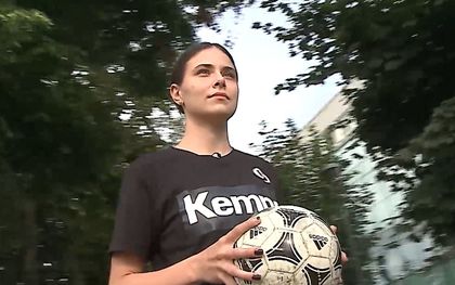 VIDEO | Frumoasa de pe semicerc. Corina Cordoş joacă handbal la „U” Cluj şi face senzaţie pe Instagram