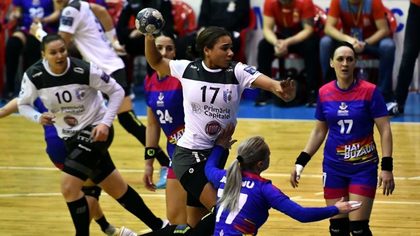 A început Liga Naţională de Handbal feminin. CSM Bucureşti succes fără emoţii, în timp ce doua partide nu s-au putut juca