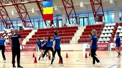 Selecţionerul naţionalei de handbal feminin a României, discurs cum ne-am obişnuit la fotbal: ”Începem un nou drum!”