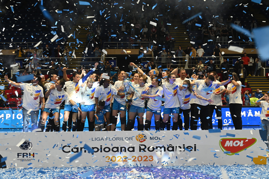 CSM Bucureşti, victorie cu CSM Slatina şi primeşte medaliile de campioană în handbalul feminin