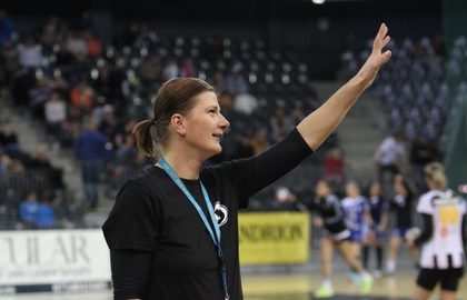 Fosta mare handbalistă Carmen Amariei a preluat o echipă masculină şi a debutat în Liga Naţională