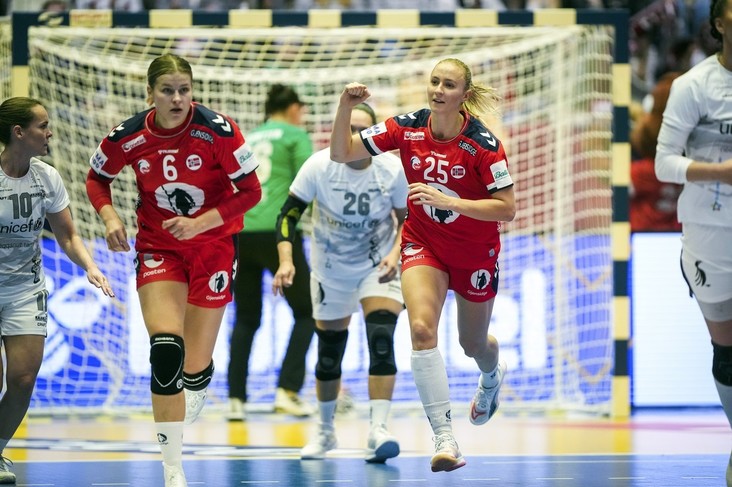 Campionatul Mondial a debutat cu patru partide. România începe de Ziua Naţională
