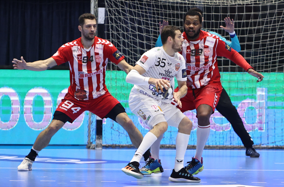 //i0.1616.ro/media/581/3142/38126/21761825/1/cs-dinamo-bucuresti-hc-veszprem-ehf-champions-league-15-12-2022.jpg