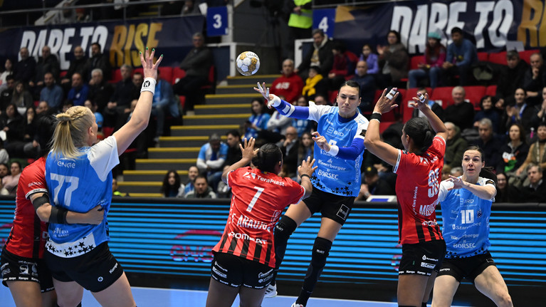 CSM Bucureşti, Rapid Bucureşti şi Gloria Bistriţa, în semifinalele Cupei României la handbal feminin