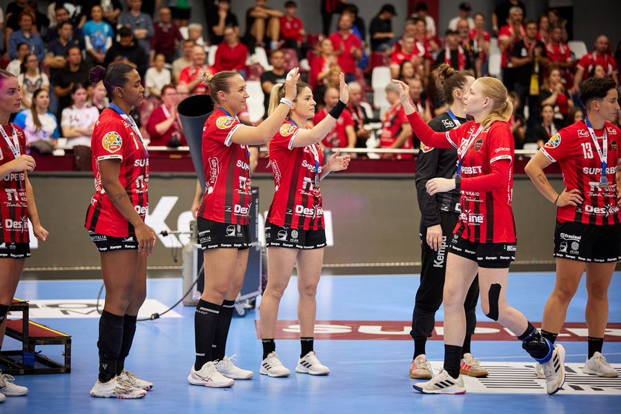 Gloria Bistriţa şi SCM Râmnicu Vâlcea găzduiesc turnee amicale cu participare internaţională