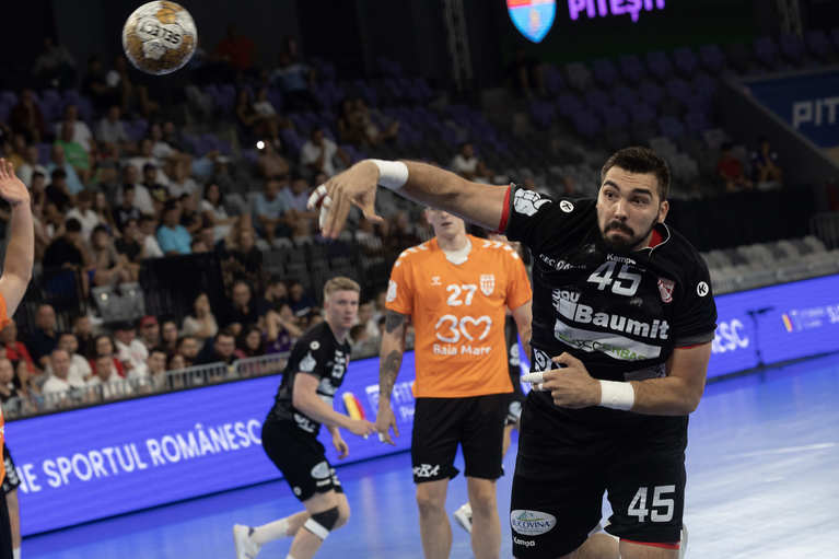 Minaur Baia Mare şi Dinamo Bucureşti vor juca finala Supercupei României