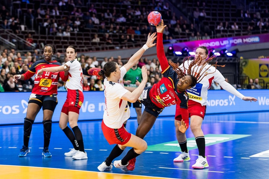 VIDEO | Serbia, victorie surpriză cu Spania în primul meci din grupele principale ale CM de handbal feminin