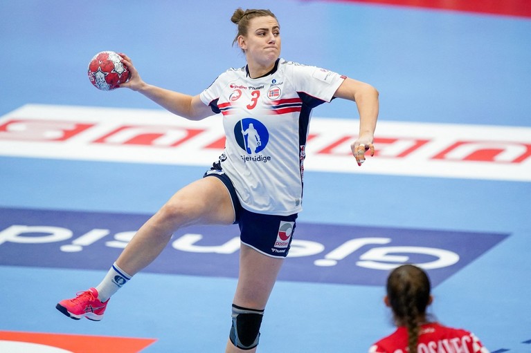 Transfer stelar în handbalul românesc! Emilie Arntzen, prezentată oficial