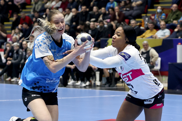 VIDEO | CSM Bucureşti - Brest 40-34. ”Tigroaicele” fac un meci uriaş în faţa liderului grupei