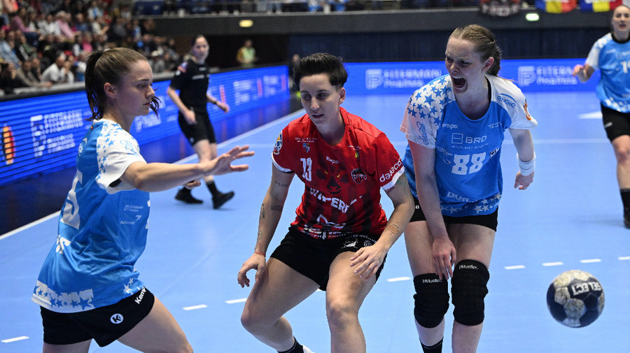 Pas mare către titlu! Gloria Bistriţa a câştigat derby-ul cu CSM Bucureşti