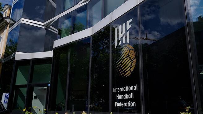 Consiliul IHF a aprobat reintegrarea completă a echipelor de handbal şi oficialilor din Rusia şi Belarus