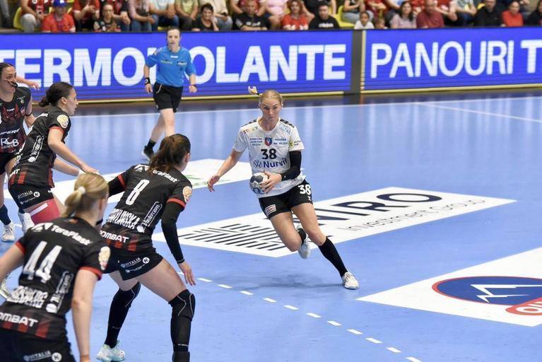 Gloria Bistriţa câştigă restanţa cu SCM Râmnicu Vâlcea