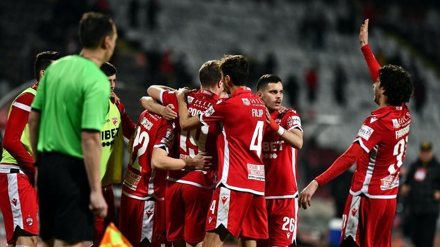 Vestiarul lui Dinamo a luat ”foc”! Conducerea i-a băgat în şomaj tehnic, dar câţiva jucători primesc tratament diferenţiat. Fotbalistul cu 16.000 salariu a primit plata în avans 
