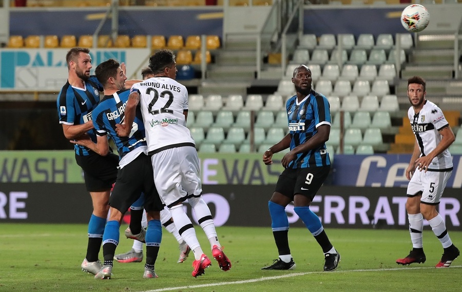 Parma - Inter 1-2. „Nerazzurii” câştigă dramatic pe final şi păstrează şanse la titlu