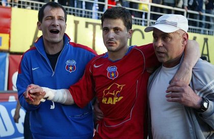 EXCLUSIV | "Nu mi-a venit să cred când l-am văzut pe Rădoi intrând pe uşa spitalului". Victoraş Iacob şi-a amintit momentul "sângeros" de la Bistriţa