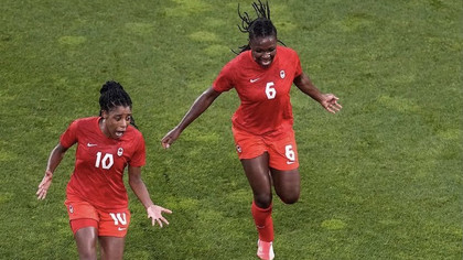 Finala turneului feminin de fotbal se joacă între Canada şi Suedia. SUA, marea favorită a fost eliminată