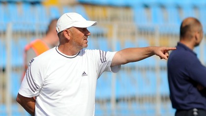 Ioan Sdrobiş a făcut o analiză extrem de dură a situaţiei de la FRF şi naţionala României: „Când îi văd pe Burleanu şi Stoichiţă la TV, mut pe Paprika!”