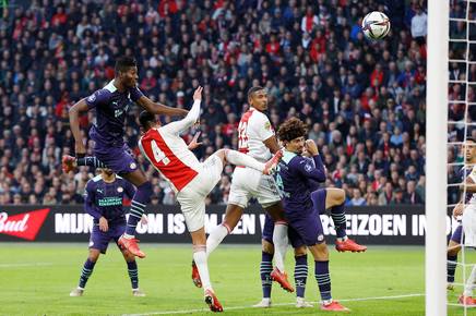 VIDEO | PSV Eindhoven – Ajax Amsterdam, duminică, de la 15.30, în direct pe Look Sport 2 şi PrimaPlay.ro. Liderul vrea să pună capăt supremaţiei „lăncierilor” în Olanda
