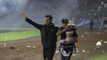 Cel puţin 32 de copii morţi în busculada pe stadion din Indonezia, soldată cu 125 de morţi