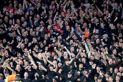 Clubul PSV Eindhoven, sancţionat de UEFA din cauza suporterilor
