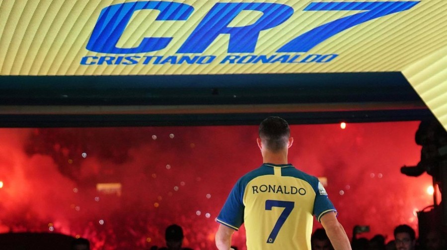 Ronaldo, "noul prinţ" al Arabiei Saudite. Portughezul a încurcat ţara cu Africa de Sud şi a venit la prezentare fără impresarul său de-o viaţă, Jorge Mendes 