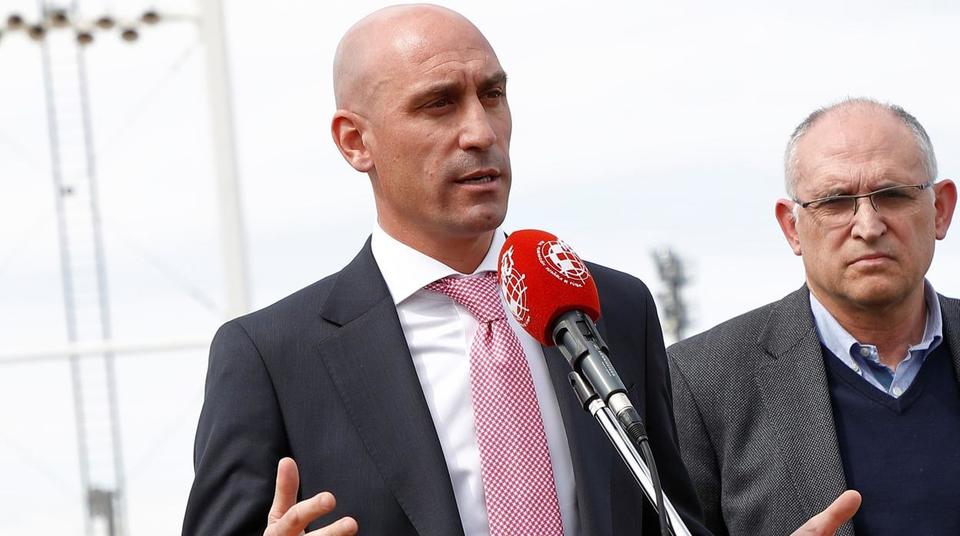 //i0.1616.ro/media/581/3142/38127/21295263/1/luis-rubiales.jpg