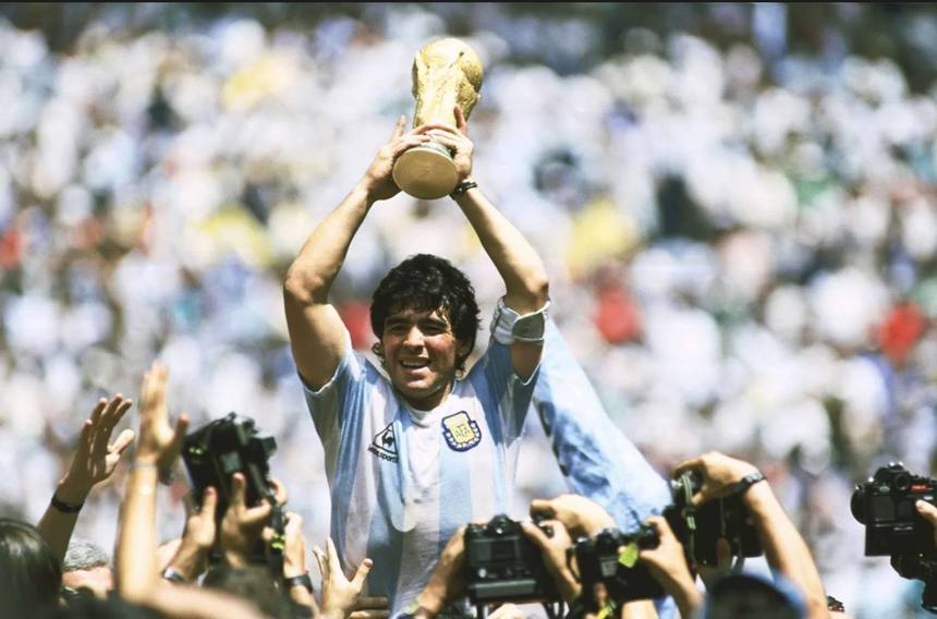 //i0.1616.ro/media/581/3142/38127/21375878/1/maradona.jpg