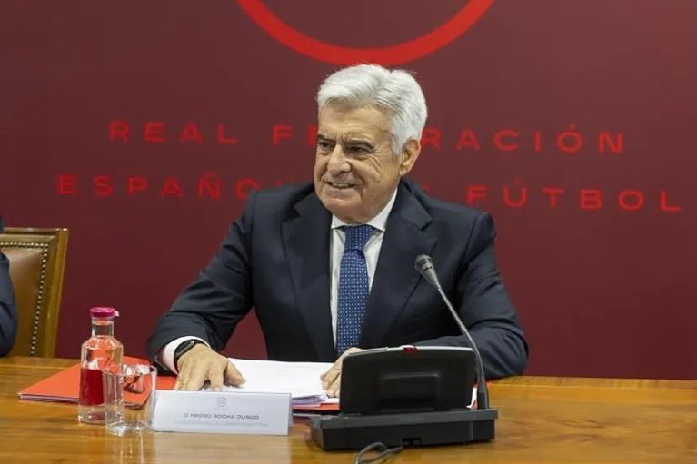 Pedro Rocha a fost numit preşedinte al Federaţiei Spaniole de Fotbal, în ciuda inculpării sale pentru corupţie