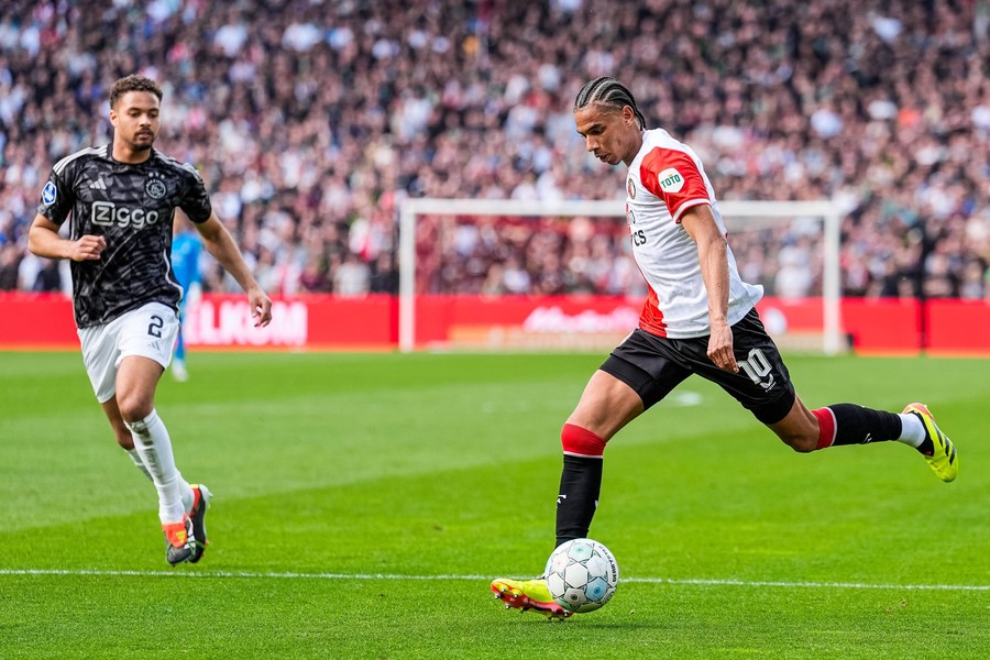 Meciul dintre Feyenoord şi Ajax a fost amânat