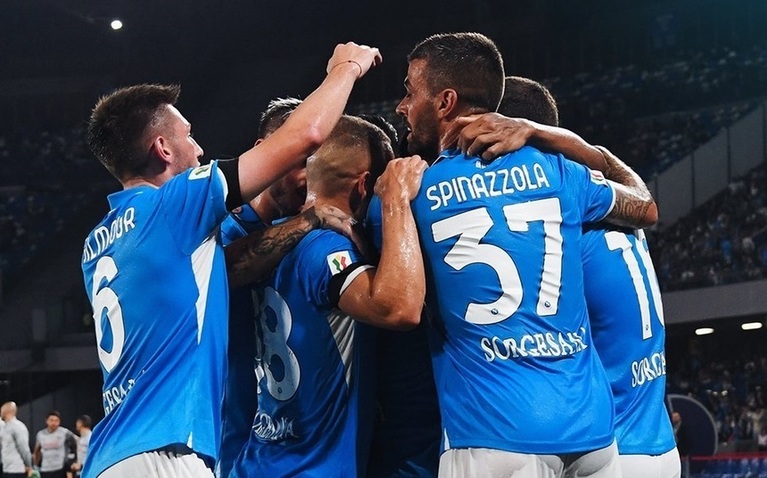 Napoli a învins-o cu 5-0 pe Palermo şi s-a calificat în optimile de finală ale Cupei Italiei