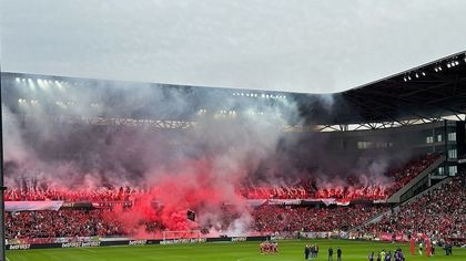 Derby abandonat în Belgia după ce fanii au aruncat cu fumigene pe teren