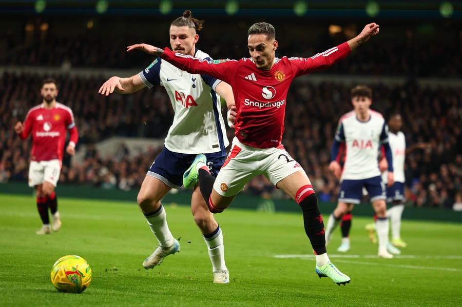 Tottenham - Manchester United 4-3. Radu Drăguşin, integralist în „thriller-ul” cu 7 goluri din Cupa Ligii