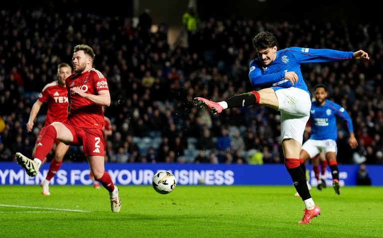 Ianis Hagi, titular pentru Rangers în duelul cu Aberdeen