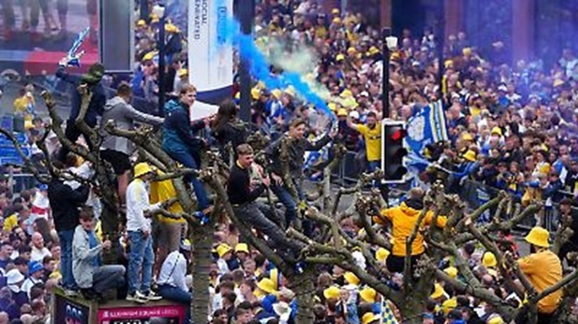 Suporter al echipei Leeds, în comă după ce a căzut dintr-un copac în timp ce sărbătorea promovarea în Premier League