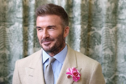 Sir David Beckham. Fostul mare fotbalist englez a primit titlul de cavaler: "Nu mi-aş fi putut imagina niciodată că voi avea o astfel de onoare"