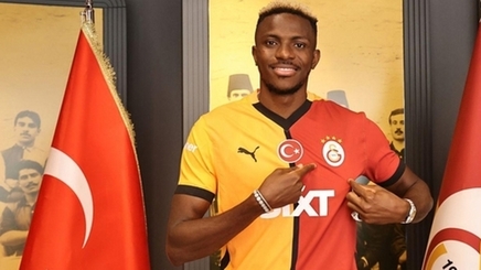 Atacantul Victor Osimhen vrea să rămână la Galatasaray, dar Napoli cere prea mulţi bani