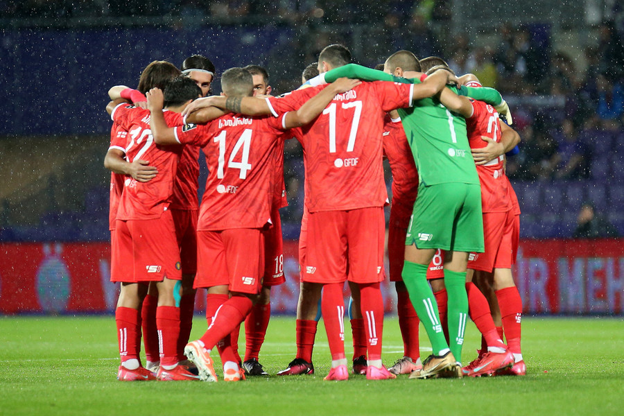 Cea mai ciudată echipă prezentă în cupele europene s-a descurcat onorabil la debut