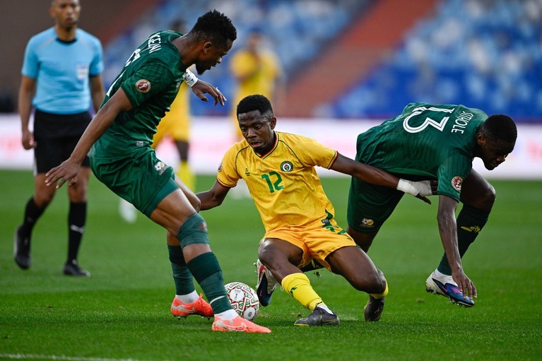 Siyabonga Ngezana a câştigat duelul cu Mario Marinică din Cupa Africii pe Naţiuni