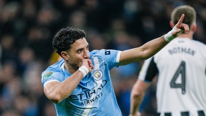 Manchester City trece de Newcastle şi va juca finala Cupei Ligii cu Arsenal