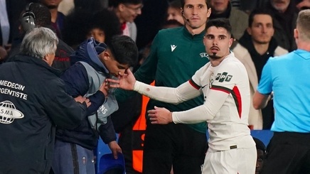 UEFA s-a autosesizat în cazul băiatului de mingi împins de Pedro Neto