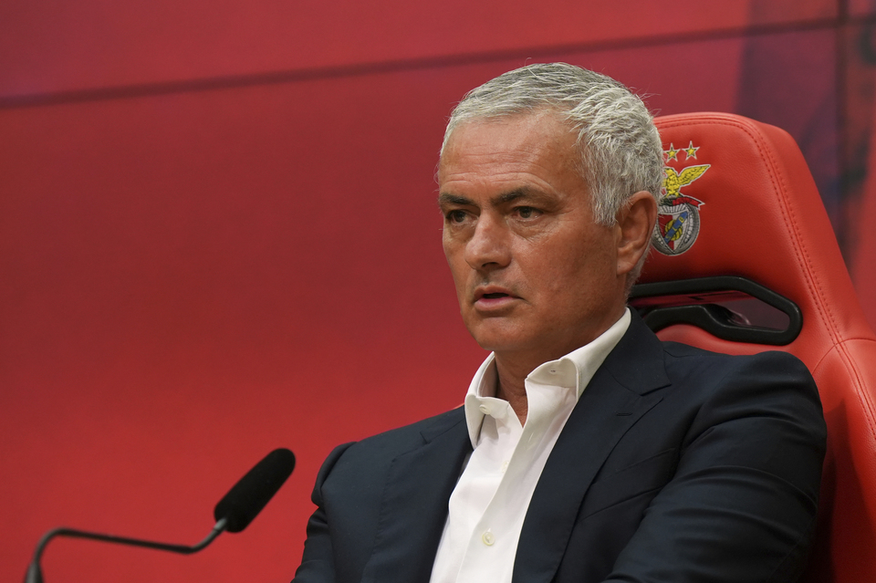 //i0.1616.ro/media/581/3142/38127/22386572/1/mourinho-benfica.jpg