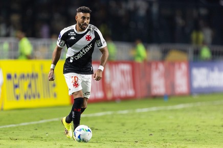 Dimitri Payet, legendarul jucător al echipei Olympique de Marseille, şi-a anunţat retragerea din activitate