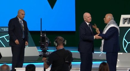Peşedintele federaţiei palestiniene a refuzat să pozeze alături de un lider israelian la congresul FIFA