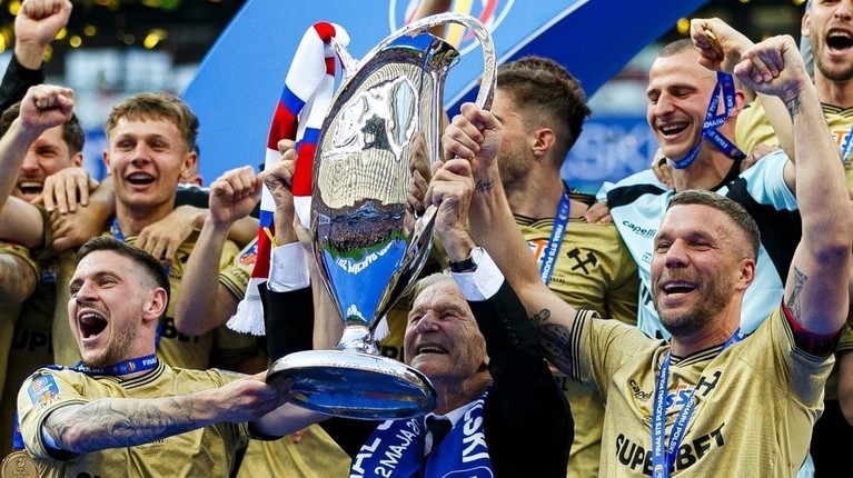 La 40 de ani, Lukas Podolski a câştigat Cupa Poloniei cu echipa Gornik Zabrze
