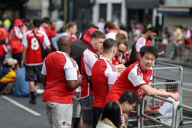 Paradă a echipei Arsenal duminică, la Londra, pentru a sărbători titlul în Premier League