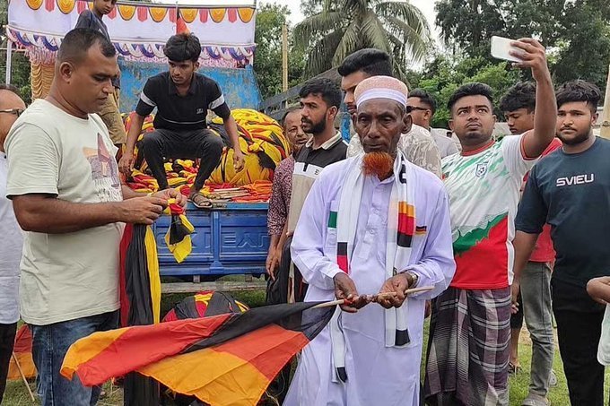 Un fermier din Bangladesh a arborat un steag de 7 km lungime pentru a susţine Germania

