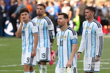 Federaţia argentiniană instituie “Ziua echipelor naţionale de fotbal”, pentru a marca victoria împotriva Angliei din semifinalele Cupei Mondiale