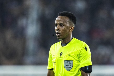 ”Acesta a fost Campionatul meu Mondial”. Somalezul Omar Artan, emoţionat după ce a arbitrat Supercupa Europei