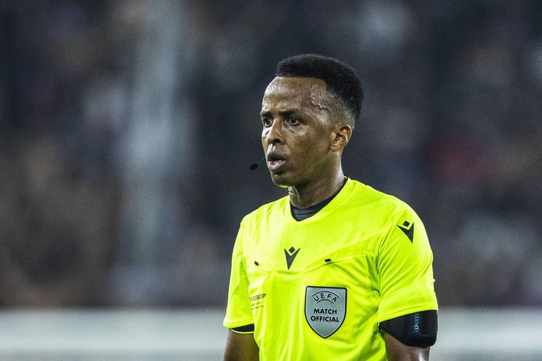 ”Acesta a fost Campionatul meu Mondial”. Somalezul Omar Artan, emoţionat după ce a arbitrat Supercupa Europei