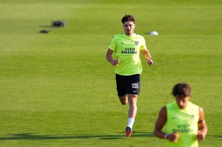 Julian Alvarez a solicitat o reuniune de urgenţă cu preşedintele clubului Atletico. Jucătorul vrea să plece la FC Barcelona